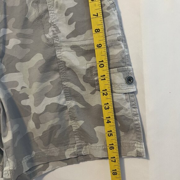 Style & Co Women's Cargo Shorts Camo Size 12 Gray Zipper Pockets High Rise NWT - Picture 9 of 16
